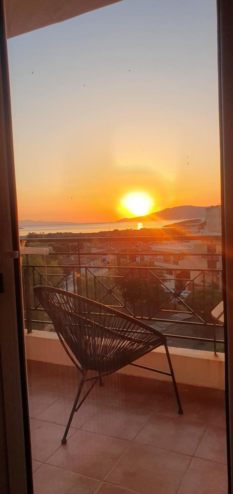 Sea & Mountain Apartment Close To Port And City Lavrion Ngoại thất bức ảnh